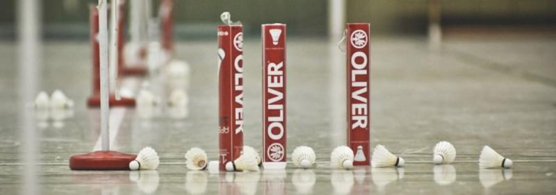 Spieler beim Badminton-Training in der Halle